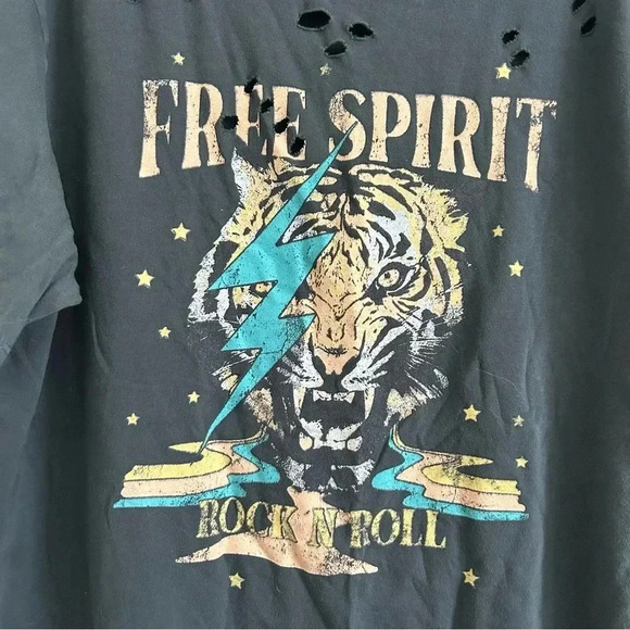 Oversizeded Distressed Graphic Tee size S/M - Picture 3 of 9